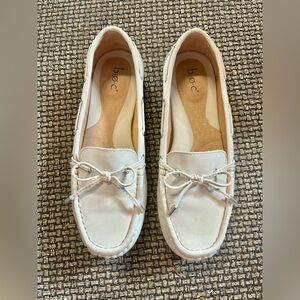 Women's b.o.c loafers white with tie leather size 8